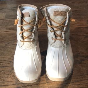 Sperry Women’s boots with zippers